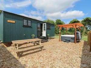 Lodeside Glamping Image