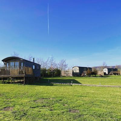 Peak View Shepherd Huts     All Our Huts have Hot Tubs Image